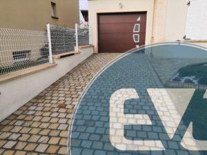 Travaux de pavage blanc